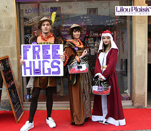 Patience, la Saint-Valentin arrive à grands pas, mais en attendant, voilà les FREE HUGS !!